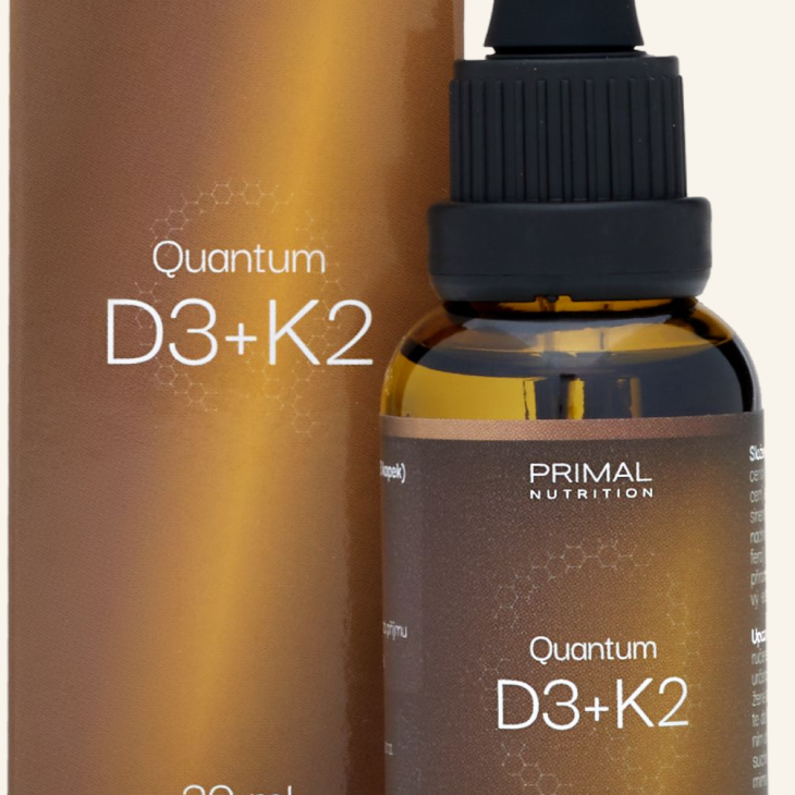 Detail originálního obalu Quantum D3 + K2 – etiketa Primal Nutrition, hnědé sklo a kapátko